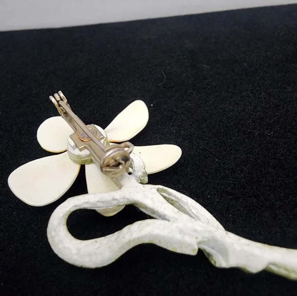 SE36 Vibrant Yellow Floral Brooch - Picture 6 of 6